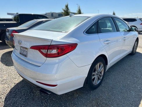 Used 2017 Hyundai Sonata SE image 3