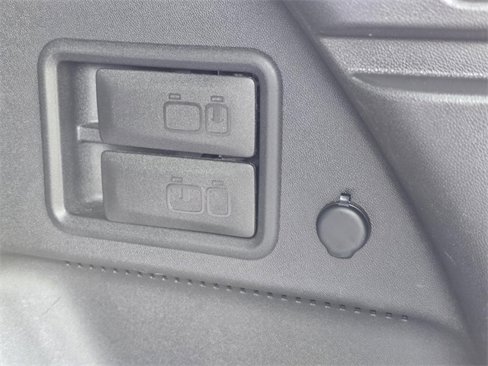 Used 2021 Chevrolet Equinox LT image 32