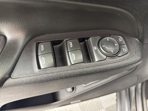 Used 2018 Chevrolet Equinox Premier image 13