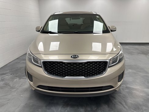 Used 2017 Kia Sedona LX w/ LX Essentials Premium Package image 2