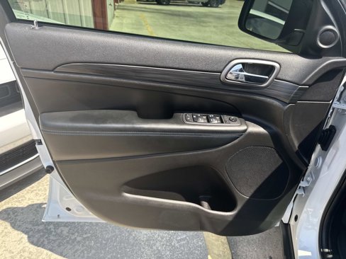 Used 2019 Jeep Grand Cherokee Laredo image 18