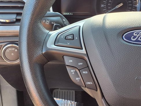 Used 2019 Ford Fusion SE image 18