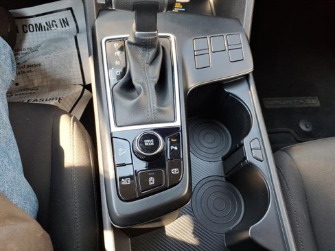 Used 2023 Kia Sportage LX image 13