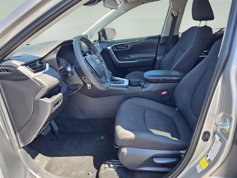 Used 2019 Toyota RAV4 LE image 17