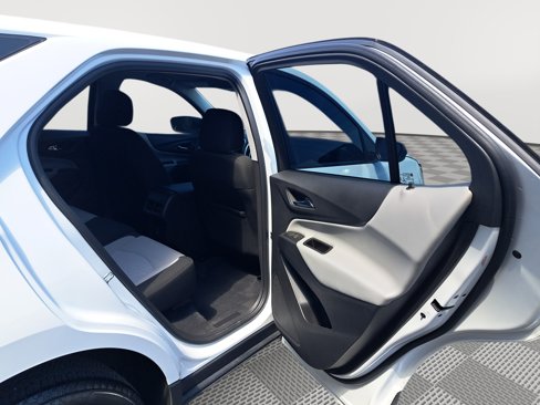 Used 2021 Chevrolet Equinox LS image 15