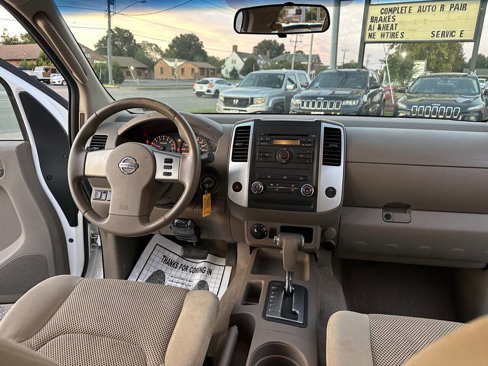 Used 2009 Nissan Frontier SE w/ SE Value Truck Pkg image 12