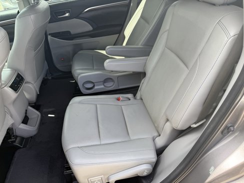 Used 2016 Toyota Highlander Limited image 35