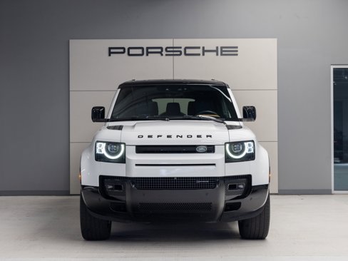 Used 2023 Land Rover Defender 130 X-Dynamic SE image 10