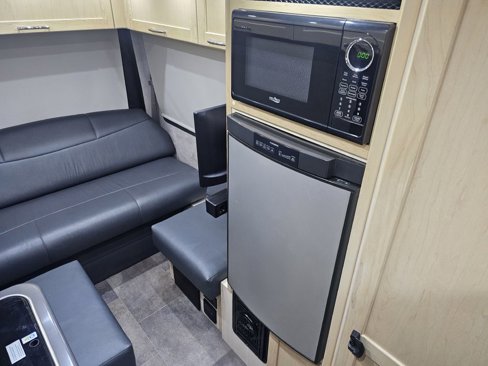 Used 2019 Mercedes-Benz Sprinter 2500 image 21