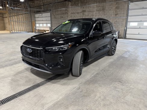 Used 2023 Ford Escape SE w/ PHEV Premium Package image 3