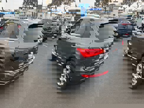 Used 2017 Audi Q5 2.0T Premium Plus w/ Technology Package image 4
