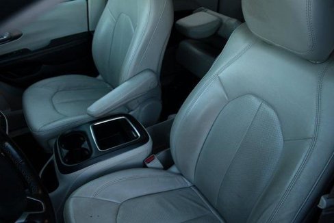 Used 2021 Chrysler Pacifica Touring-L image 5