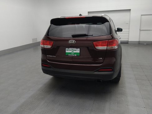 Used 2018 Kia Sorento LX image 7