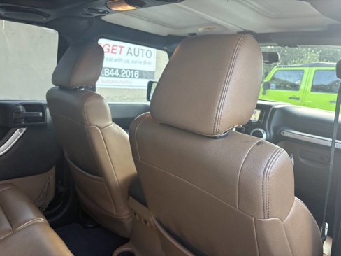 Used 2011 Jeep Wrangler Unlimited Rubicon w/ Dual Top Group image 27