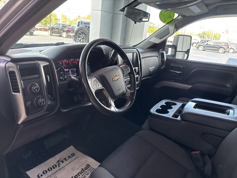 Used 2018 Chevrolet Silverado 1500 LT w/ LPO, Black Pack image 11