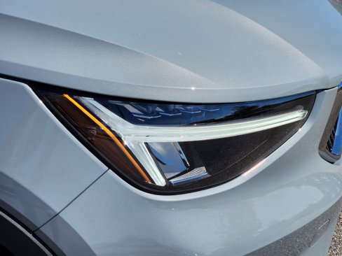 New 2025 Volvo XC40 B5 Core w/ Protection Package Premier image 9
