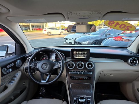 Used 2019 Mercedes-Benz GLC 300 4MATIC w/ Premium Package image 60