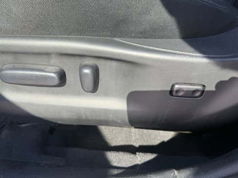Used 2015 Toyota Venza LE image 18