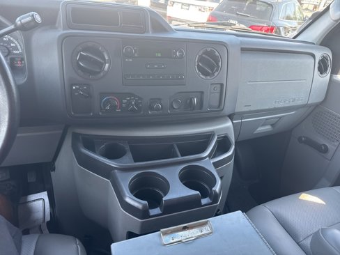 Used 2010 Ford E-250 and Econoline 250 image 8