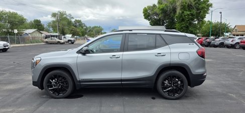 Used 2024 GMC Terrain SLE w/ Driver Convenience Package image 4