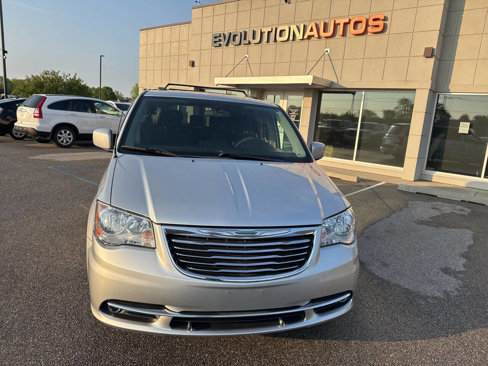 Used 2011 Chrysler Town & Country Touring image 6