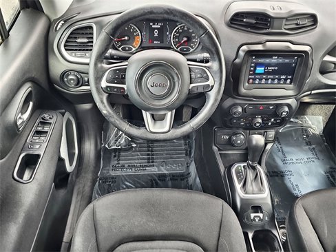Used 2019 Jeep Renegade Latitude w/ Cold Weather Group image 21