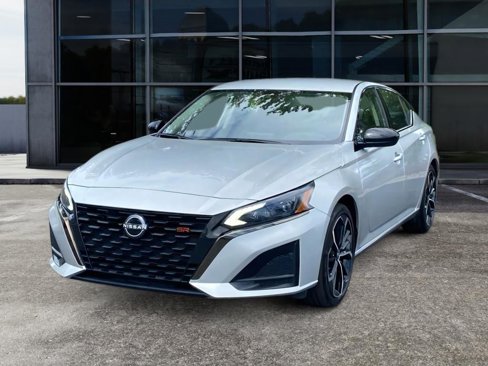 Certified 2023 Nissan Altima 2.5 SR image 3