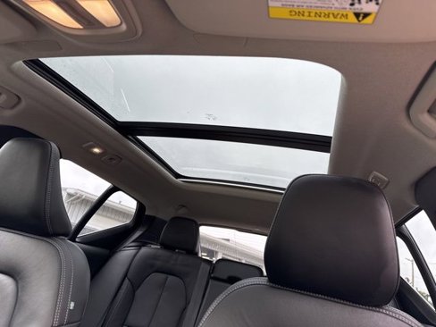 Certified 2024 Volvo XC40 B5 Plus w/ Climate Package image 21