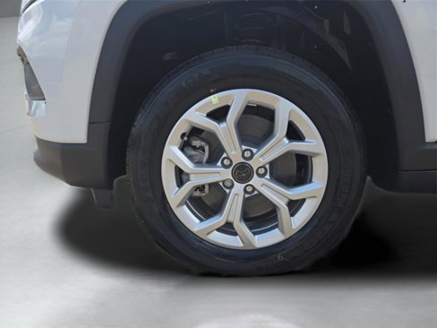 New 2025 Jeep Compass Latitude image 10