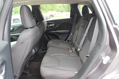Used 2016 Jeep Cherokee Latitude w/ Comfort/Convenience Group image 34