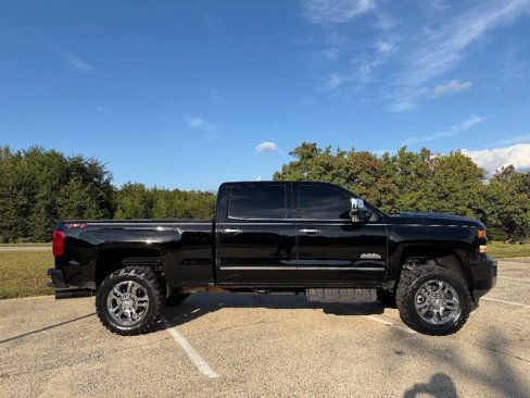 Used 2018 Chevrolet Silverado 2500 High Country w/ Duramax Plus Package image 9