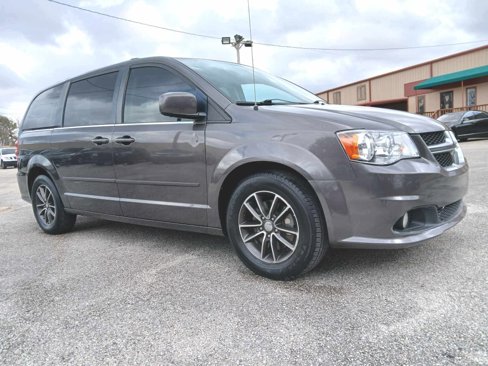 Used 2016 Dodge Grand Caravan SXT image 3