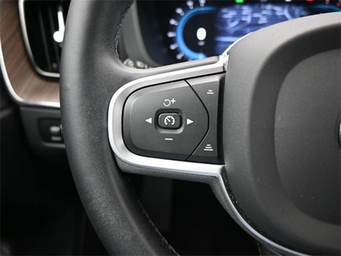 Used 2022 Volvo XC60 B5 Momentum w/ Climate Package image 23