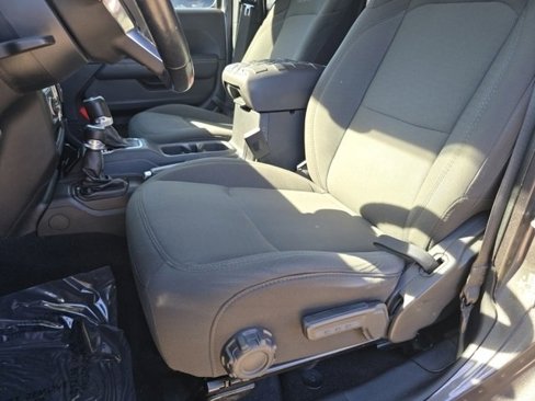 Used 2019 Jeep Wrangler Unlimited Sahara image 4