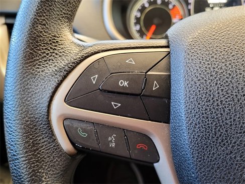 Used 2016 Jeep Cherokee Sport image 24