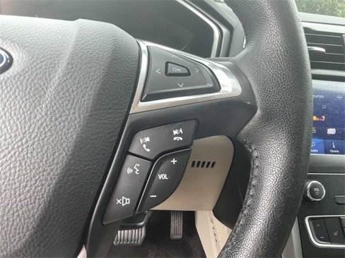 Used 2020 Ford Fusion SEL image 16