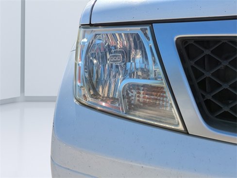 Used 2014 Nissan Frontier Desert Runner image 8