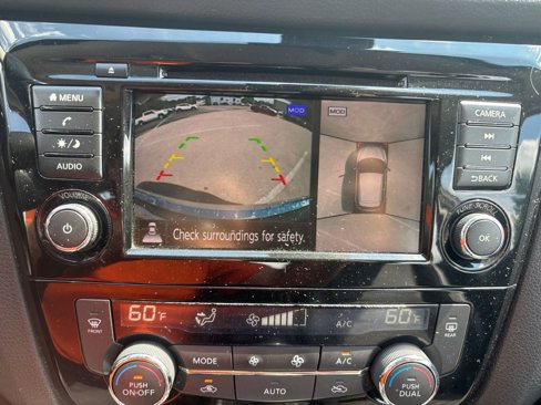 Used 2022 Nissan Rogue Sport SV w/ Technology Package image 17