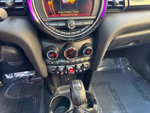 Used 2019 MINI Cooper 4-Door Hardtop w/ Signature Upholstery Package image 23