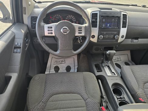 Used 2013 Nissan Frontier SV image 3