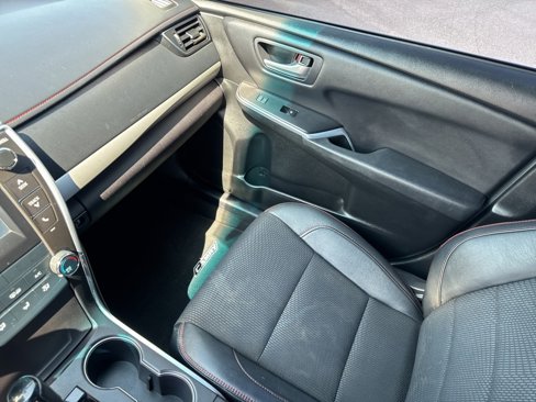 Used 2017 Toyota Camry SE image 30
