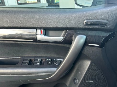 Used 2015 Kia Sorento SX image 17