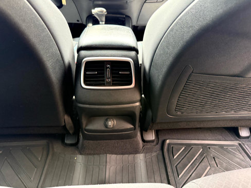 Used 2017 Kia Sorento L image 18