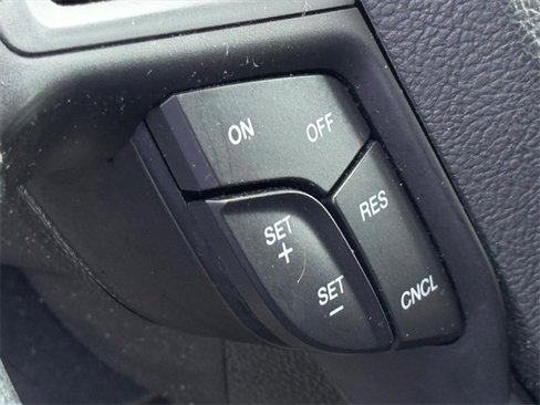 Used 2018 Ford Edge SE image 12