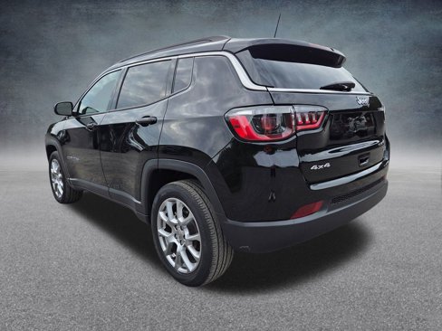 Used 2022 Jeep Compass Latitude w/ Sun and Sound Group image 4