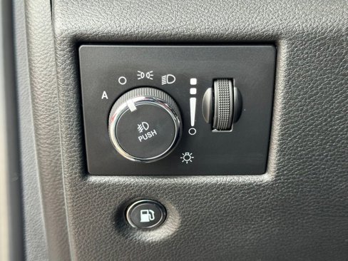 Used 2018 Jeep Grand Cherokee Altitude image 13