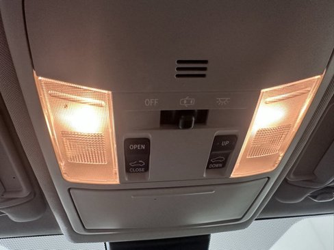 Used 2018 Toyota RAV4 Limited image 22