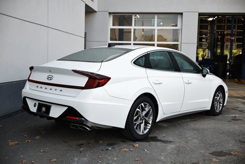 Used 2022 Hyundai Sonata SEL w/ Preferred Accessory Package image 6