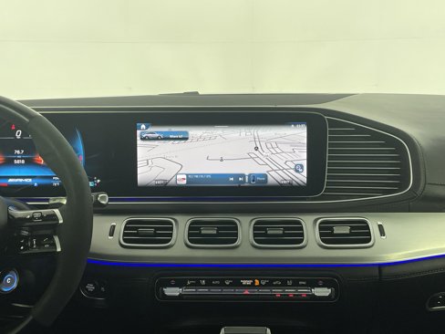 Certified 2024 Porsche Macan image 17