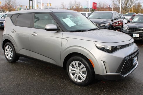 Used 2023 Kia Soul LX image 1